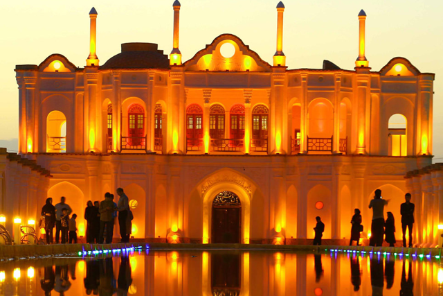بازسازی در شهر قلعه گنج